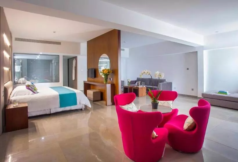 Fotos del hotel King Evelthon Beach Hotel & Resort:  24