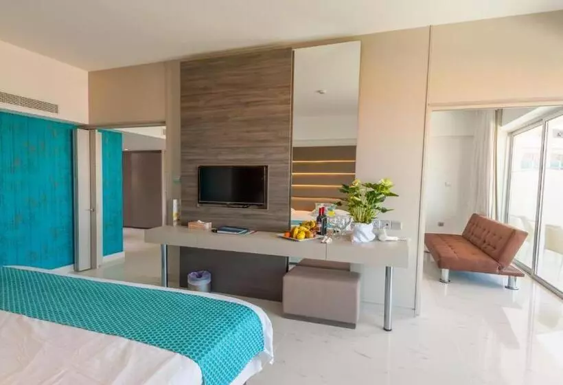 Fotos del hotel King Evelthon Beach Hotel & Resort:  14