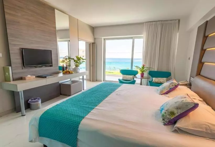 Fotos del hotel King Evelthon Beach Hotel & Resort:  22