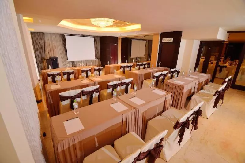 Fotos del hotel Media:  6