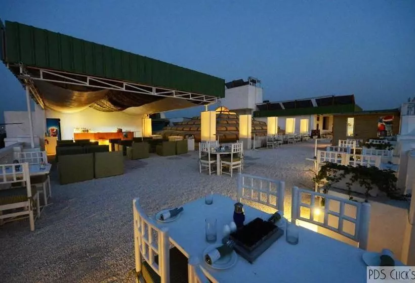 Fotos del hotel Golden Tulip Udaipur:  8