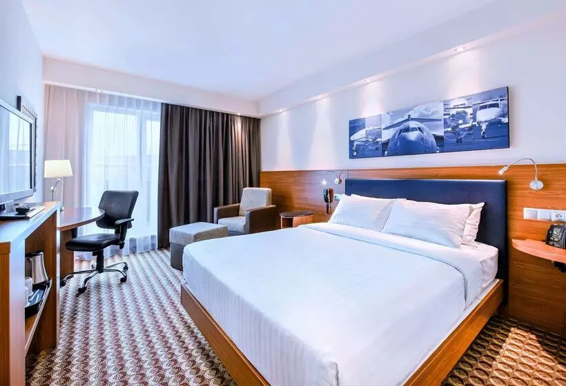 Hampton By Hilton Warsaw Airport