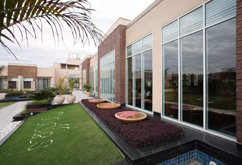 Fotos del hotel Keys Resort Oodles  Chattarpur, Delhi:  22