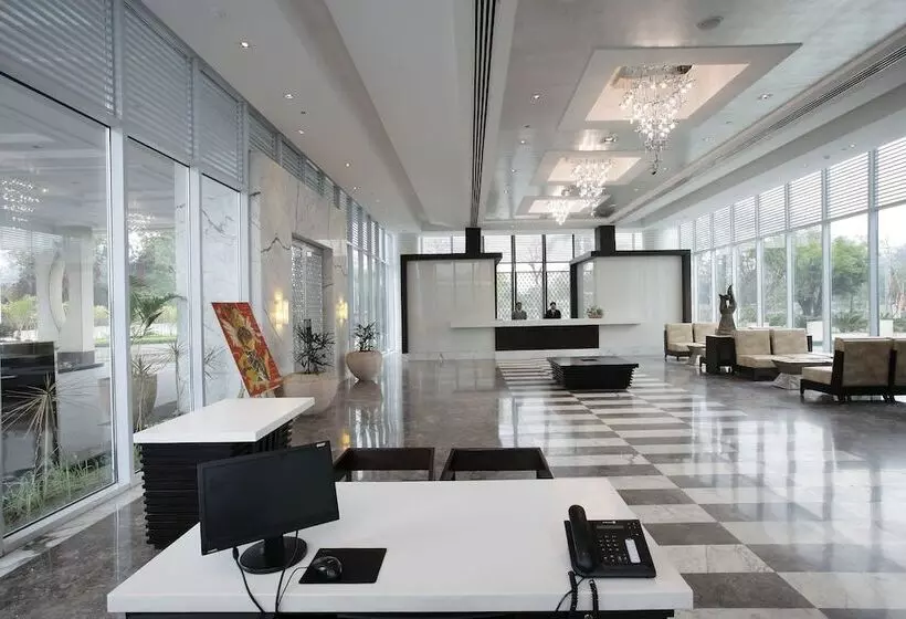 Fotos del hotel Keys Resort Oodles  Chattarpur, Delhi:  2