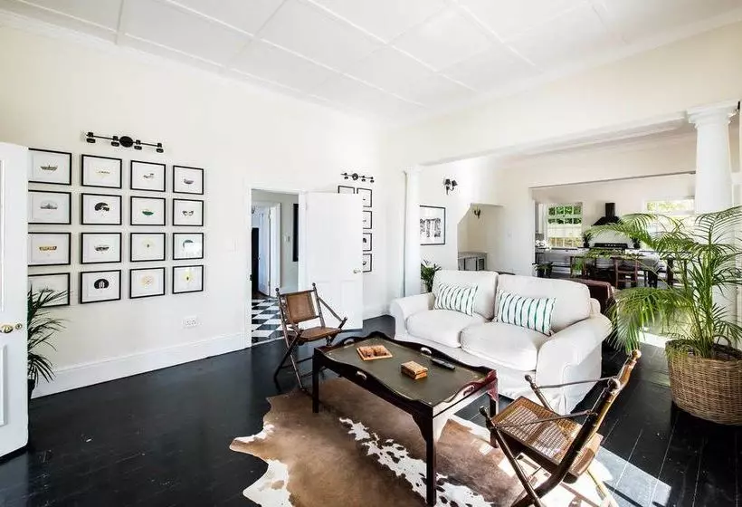 The Inn At Castle Hill