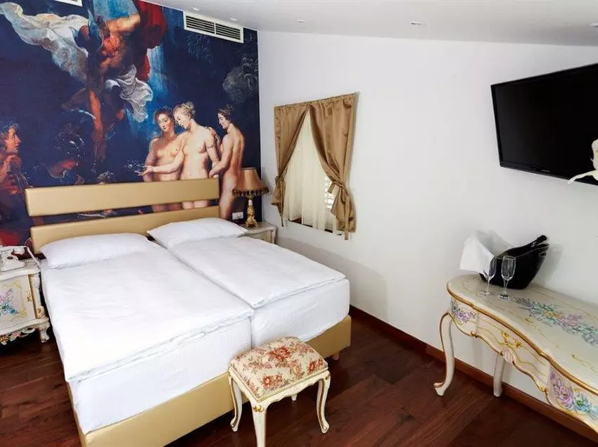 Diocletian Luxury Room