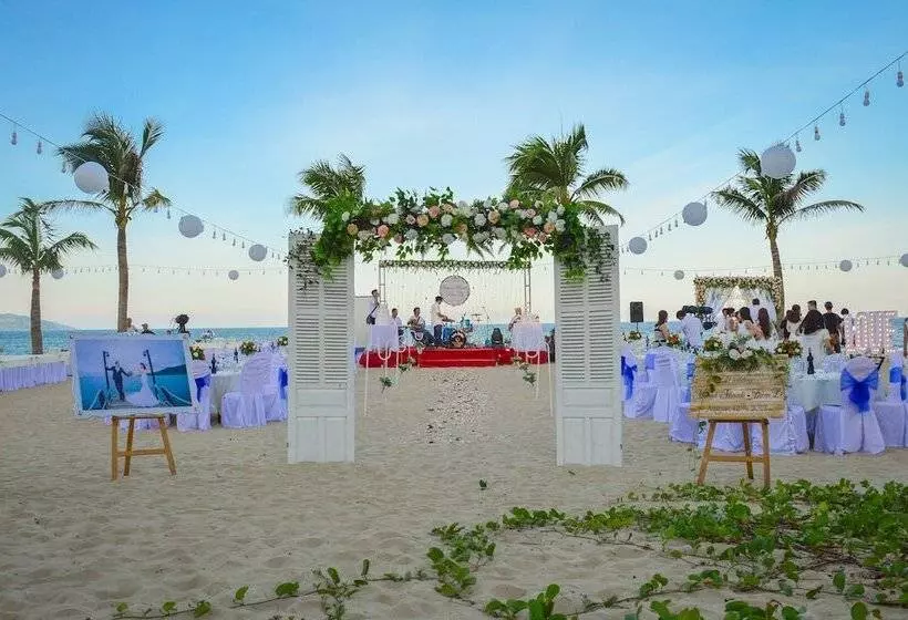 Fotos del hotel Holiday Beach Danang Hotel & Resort:  11