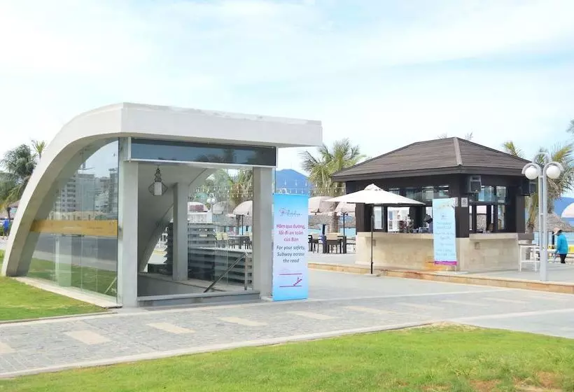 Fotos del hotel Holiday Beach Danang Hotel & Resort:  2
