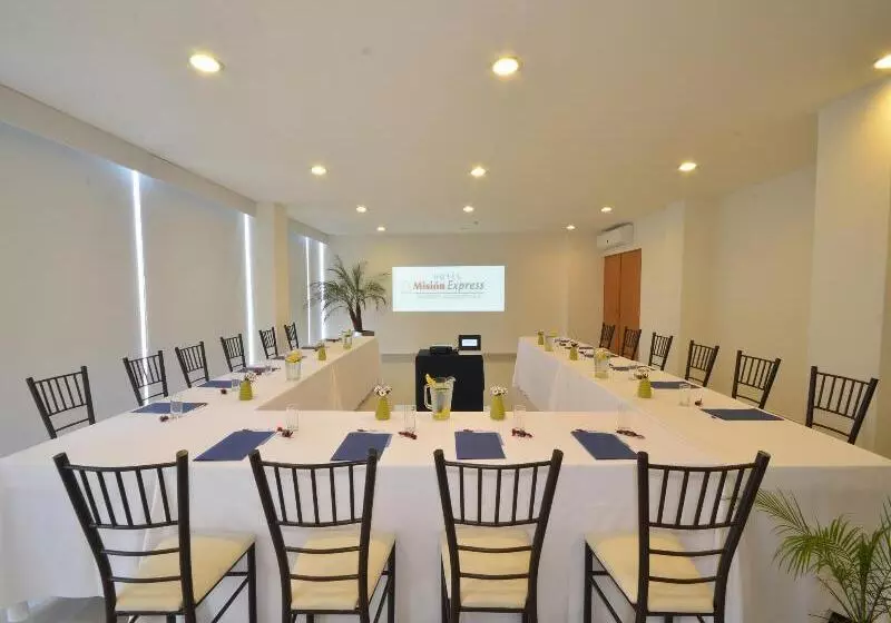 Fotos del hotel Misión Express Monterrey Aeropuerto La Fe:  7