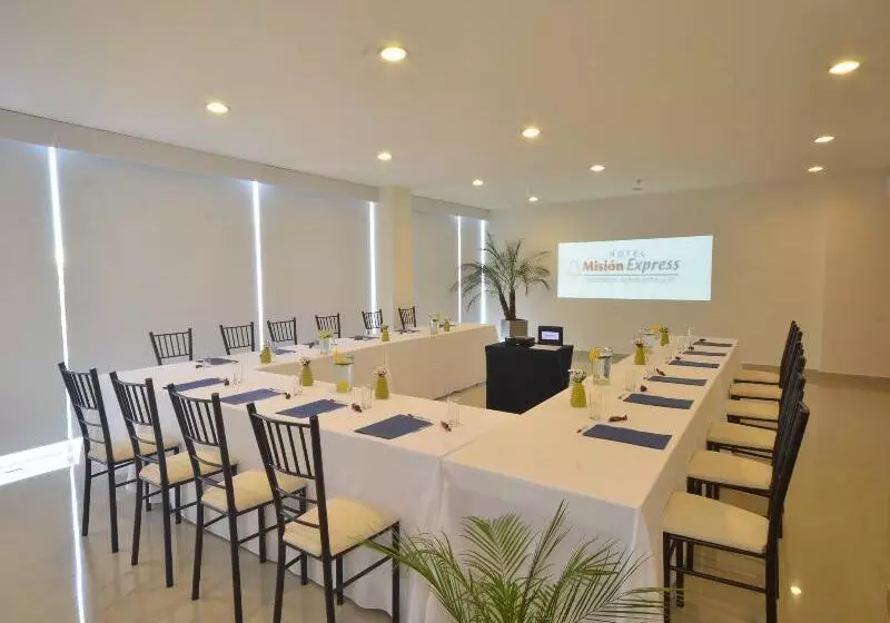 Fotos del hotel Misión Express Monterrey Aeropuerto La Fe:  13