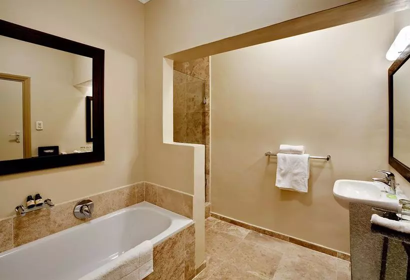 Fotos del hotel Ambassador Self Catering Apartments:  6