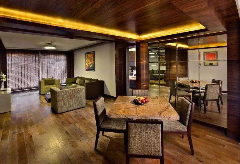 Fotos del hotel The Lalit Chandigarh:  12