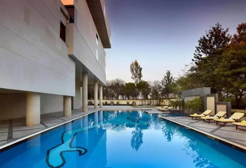 Fotos del hotel The Lalit Chandigarh:  3