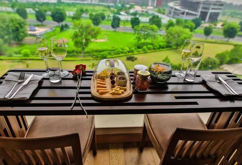 Fotos del hotel The Lalit Chandigarh:  7