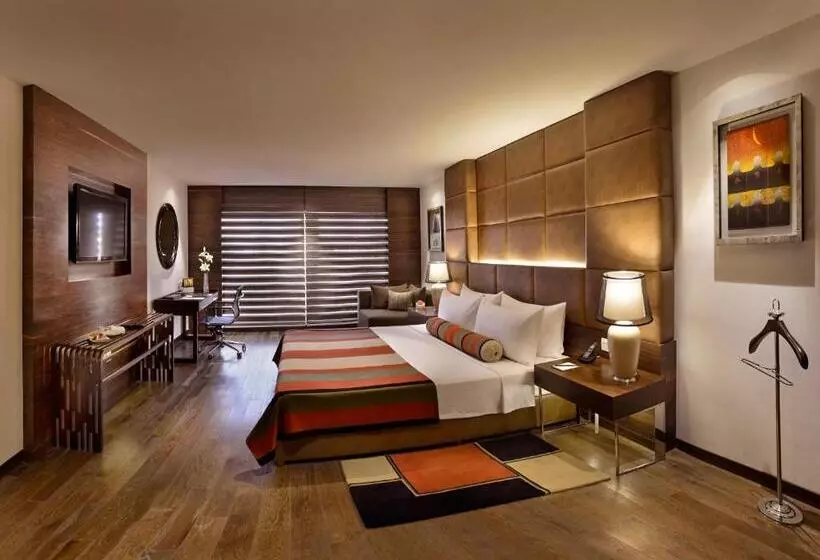 Fotos del hotel The Lalit Chandigarh:  2