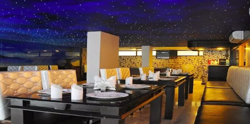 Fotos del hotel Moments:  9