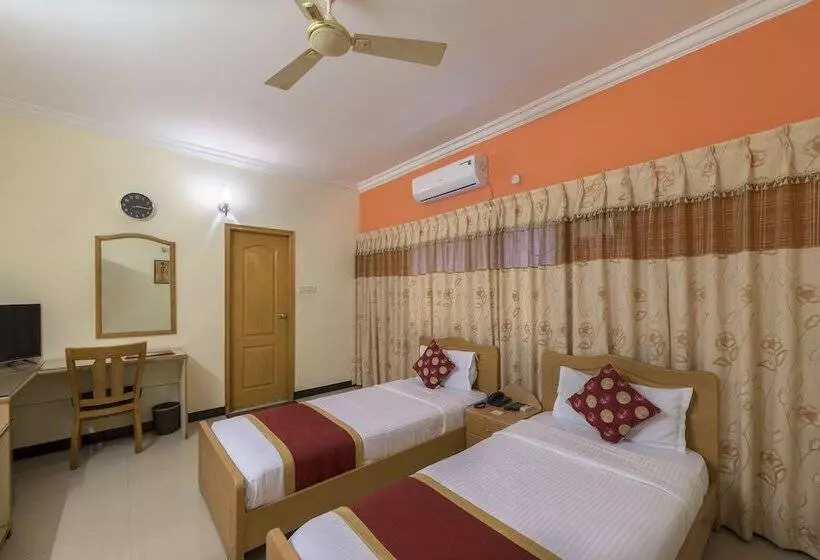 Fotos del hotel Raj Comforts  Golf View:  18