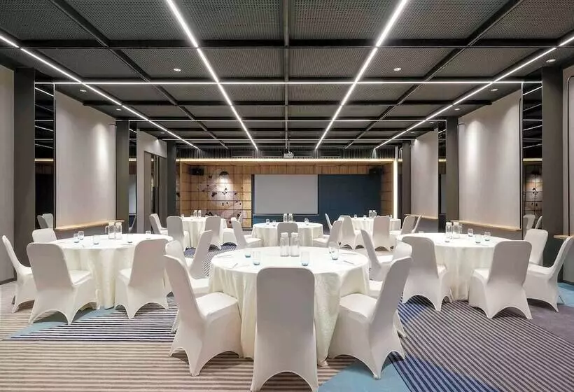 Fotos del hotel Ibis Surabaya Tidar:  5