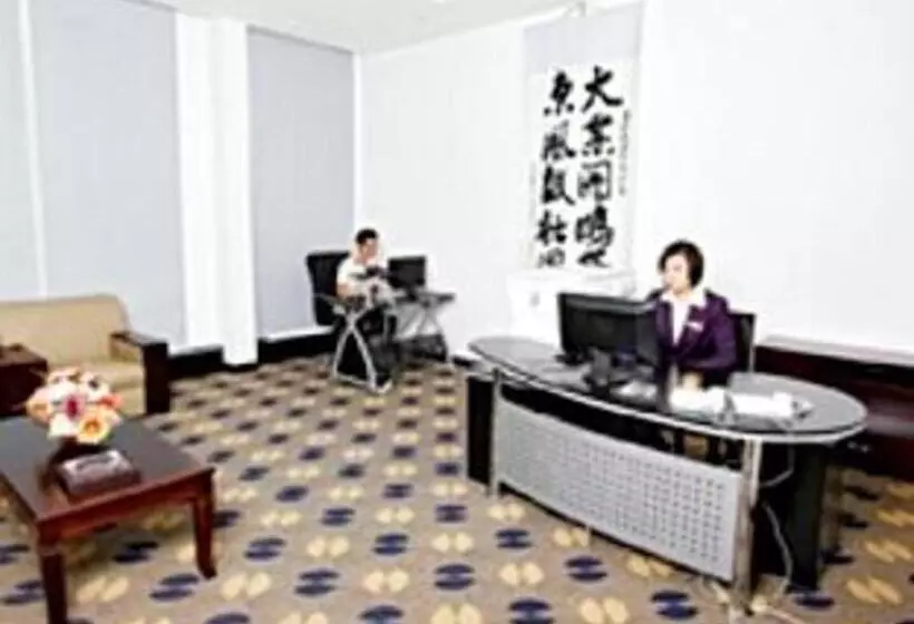 Fotos del hotel Newport International:  5