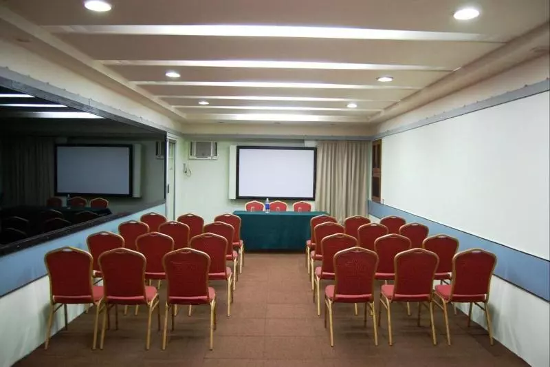 Fotos del hotel Raviraj:  6