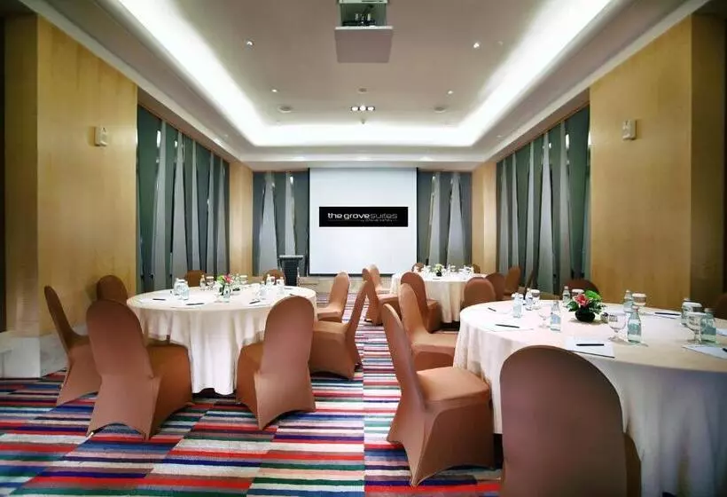 Fotos del hotel The Grove Suites By Grand Aston:  6