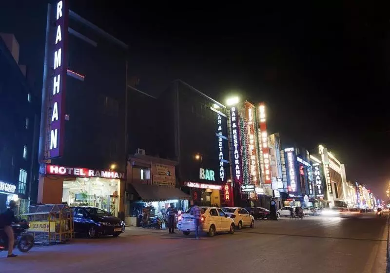 Fotos del hotel Airport  Ramhan Palace Mahipalpur:  7