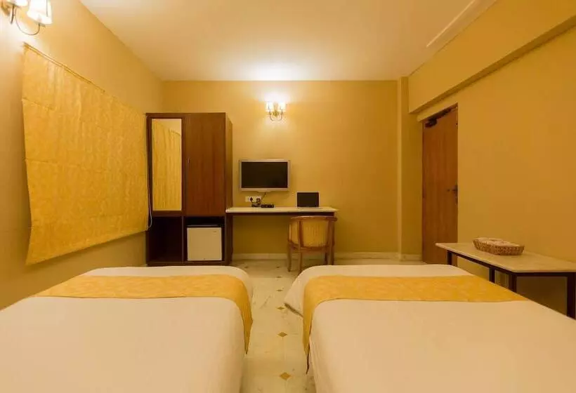 Hanu Reddy Residences Poes Garden