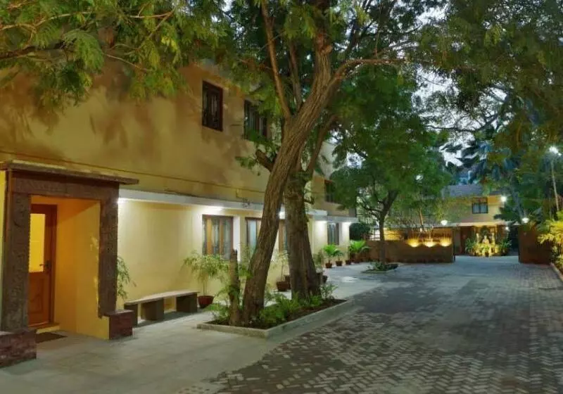 Fotos del hotel Hanu Reddy Residences Poes Garden:  5