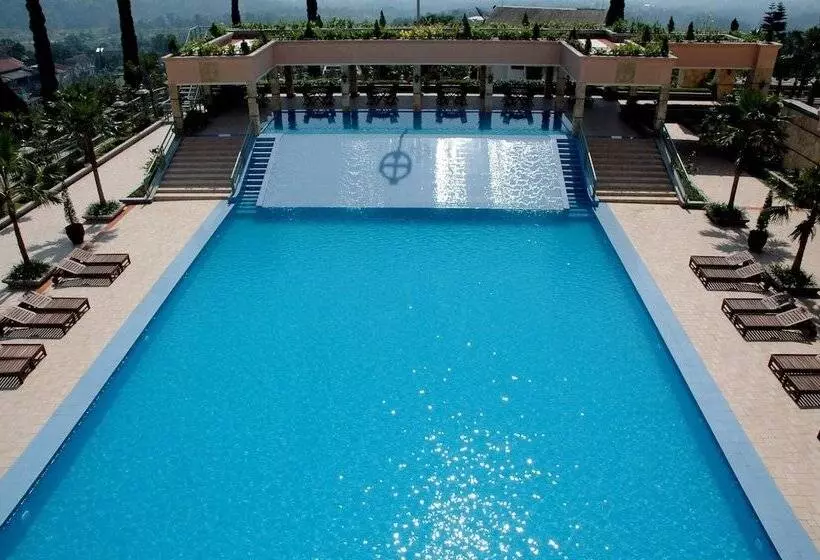 Fotos del hotel Royal Senyiur  Pasuruan:  3