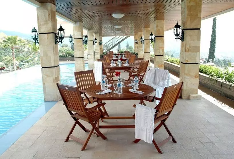 Fotos del hotel Royal Senyiur  Pasuruan:  7