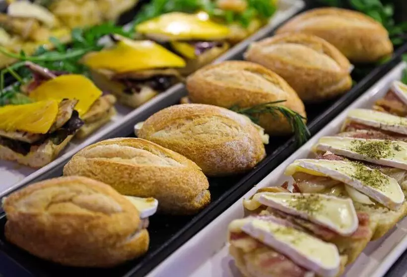 Fotos del hotel Bed Phrasinghadults Only:  22