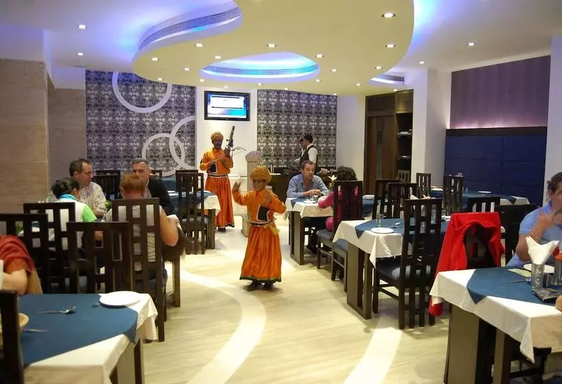 Fotos del hotel Taj Resorts:  4