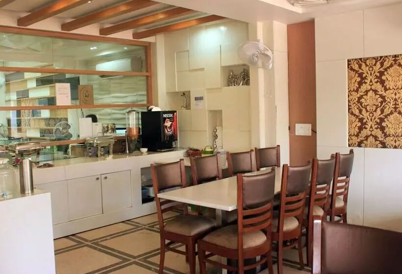 Fotos del hotel Capital O 419 A Suites:  18