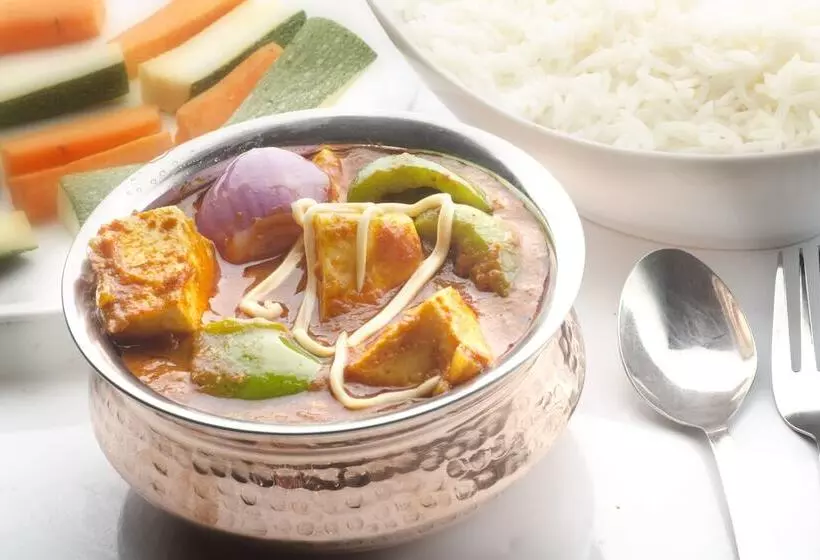 Fotos del hotel Capital O 419 A Suites:  11