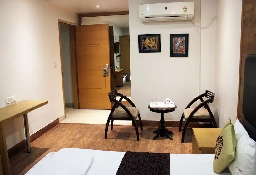 Fotos del hotel Capital O 419 A Suites:  23