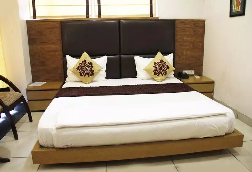 Fotos del hotel Capital O 419 A Suites:  17