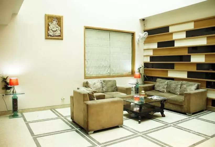 Fotos del hotel Capital O 419 A Suites:  22