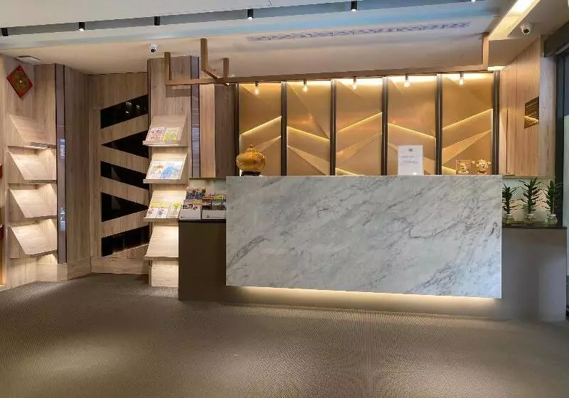 Fotos del hotel Chair Man:  9