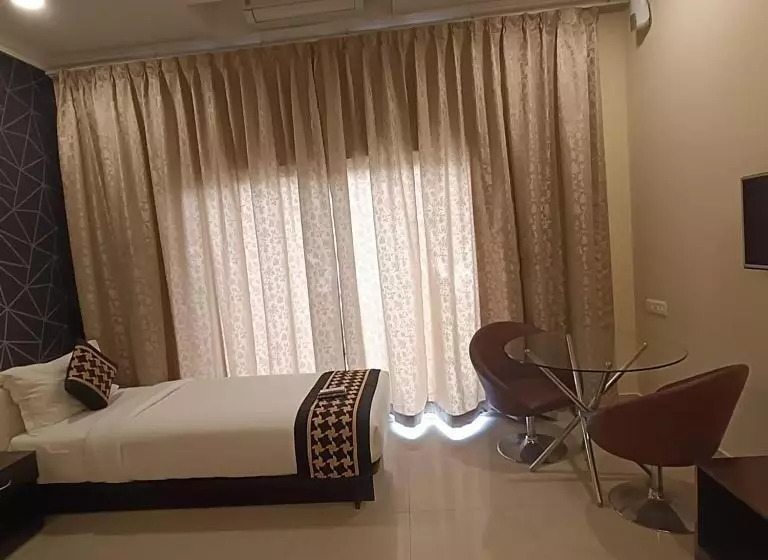 Fotos del hotel Chris  Whitefield:  4