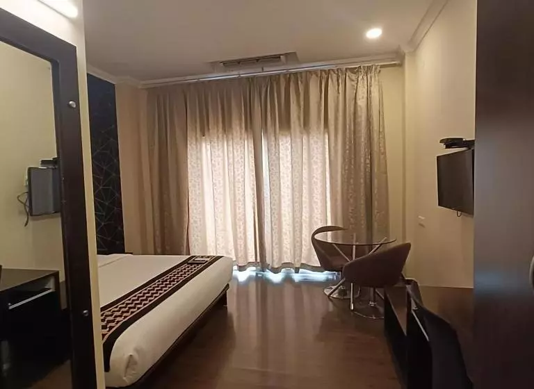 Fotos del hotel Chris  Whitefield:  9