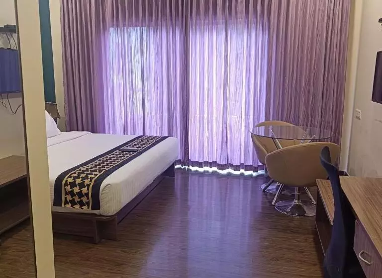 Fotos del hotel Chris  Whitefield:  11