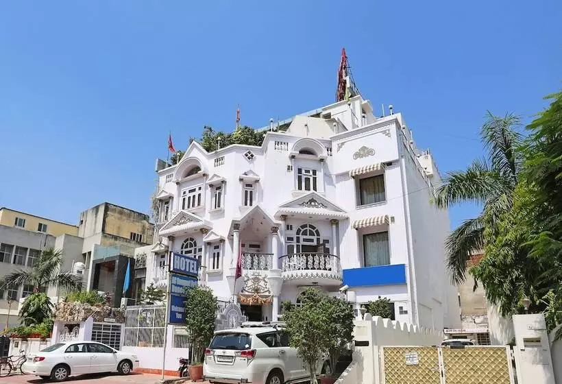 Oyo Rooms Raja Park Lbs College