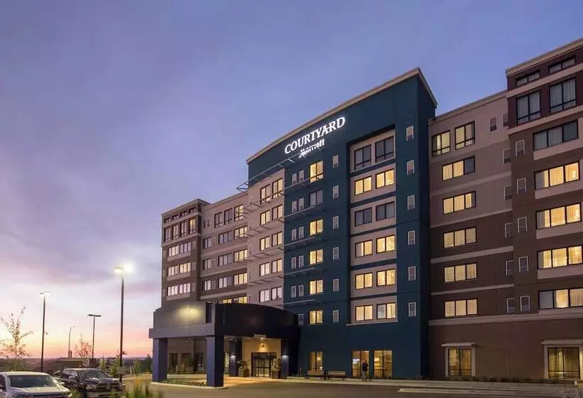 Courtyard By Marriott Calgary South