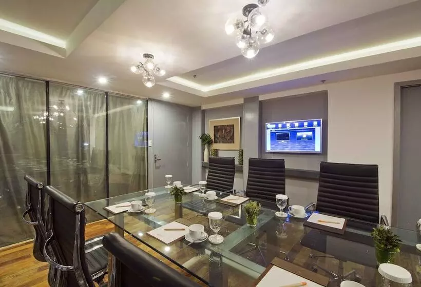 Fotos del hotel Hive  And Convention Place:  5