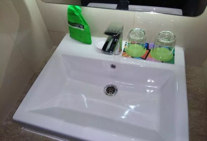 Fotos del hotel Maxonehotels.com At Kramat:  15