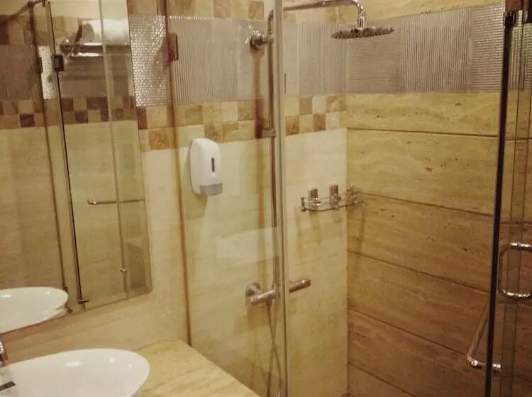 Fotos del hotel Stately Suites Nh 8:  3