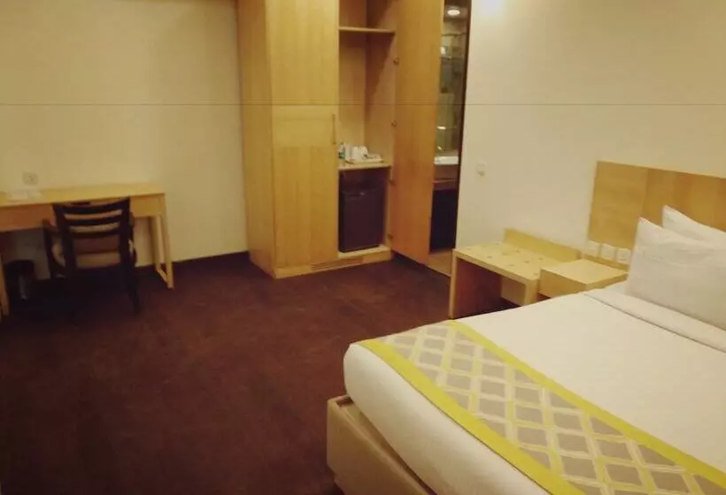 Fotos del hotel Stately Suites Nh 8:  1
