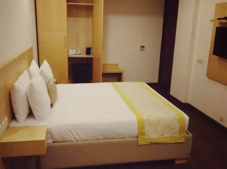 Fotos del hotel Stately Suites Nh 8:  5