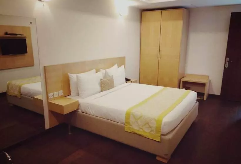 Fotos del hotel Stately Suites Nh 8:  12