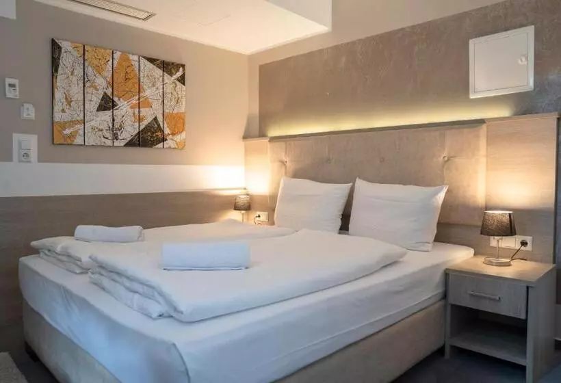 Fotos del hotel Alpha & Omega:  12
